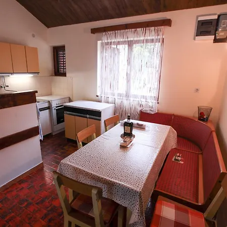 Apartament Rumena *
